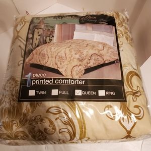 NWT Queen Comforter